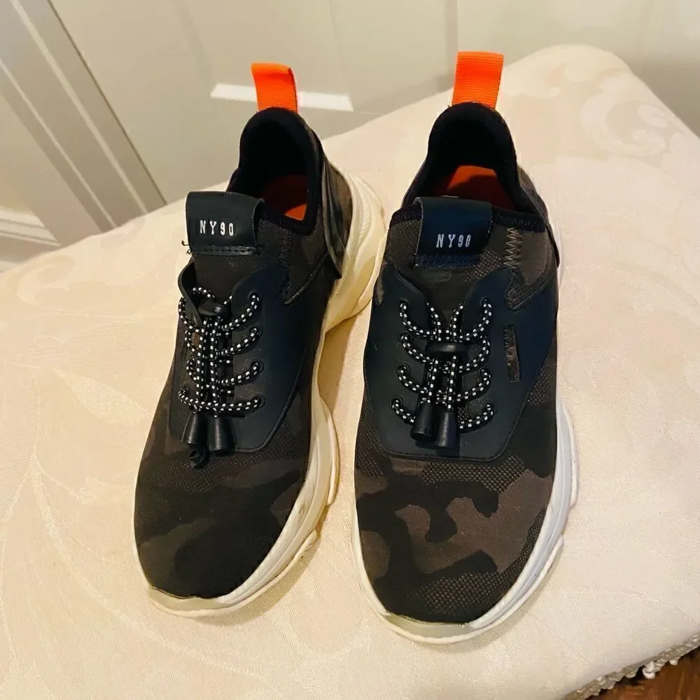 Steve Madden leave below